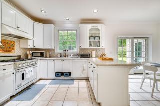 Serene Hudson Valley Escape with Pool and Grill - Carmel - 5