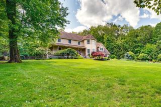 Serene Hudson Valley Escape with Pool and Grill - Carmel - 9