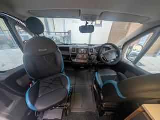 Cosy Motorhome with Double Bed - Bon-y-maen - 9