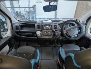 Cosy Motorhome with Double Bed - Bon-y-maen - 6