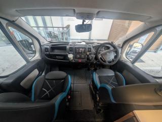 Cosy Motorhome with Double Bed - Bon-y-maen - 4