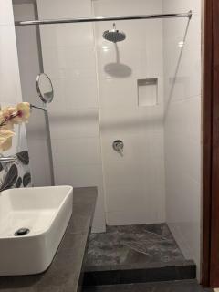 Duplex amplio en Urb San Isidro - Ica - 1