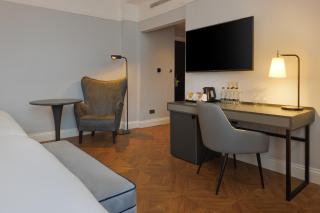 The Queens Hotel - Leeds - 8