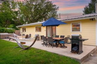 Porch & Pour - Hot Tub & Fire Pit - Fredericksburg - 4