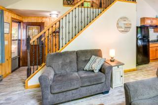 Lakefront Pearson Cottage with Swim Dock and Kayaks! - - 7