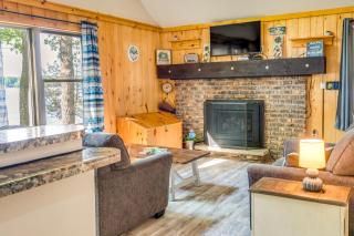 Lakefront Pearson Cottage with Swim Dock and Kayaks! - - 6