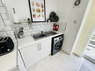 Ysgol Corner by PJ Stays - Swansea - 7