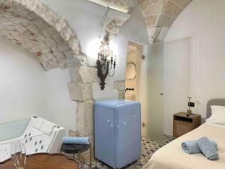 Luxe Studio with Jacuzzi, Ostuni Center - 1