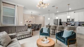 Contemporary Townhouse w BBQ & Pool Sleeps 12 - 0