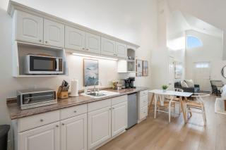 Miramar Penthouse Coastal Elegance in the Heart of Half Moon Bay - Half Moon Bay - 3