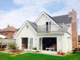 Family friendly Beach House - a skip to the water! - West Wittering - 0