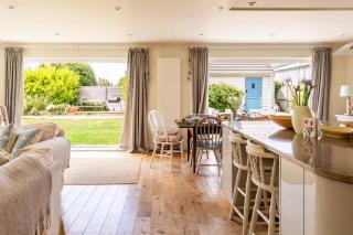 Family friendly Beach House - a skip to the water! - West Wittering - 7