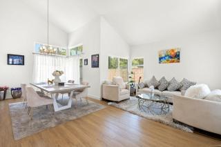 Luxe Spacious Home Near Parks Fully Equipped - Riverside - 1