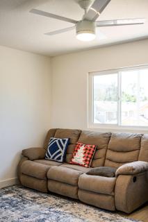 Luxe Spacious Home Near Parks Fully Equipped - Riverside - 2