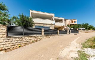 Lovely Apartment In Maslenica With Wifi - 2