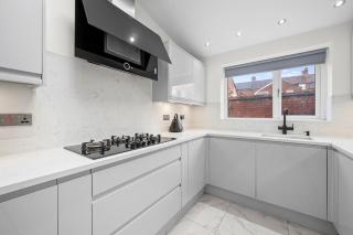 Stylish 5BR with free parking and WiFi - Manchester - 9
