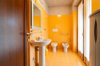 Luxury Villa with Swimming Pool - Free Parking & WiFi - 6