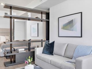 MVR Presidential Suite w Bay & City Views - 1