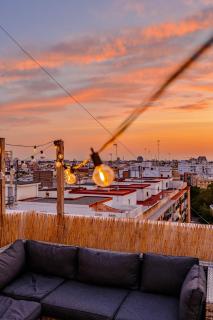Ayora Penthouse - Jacuzzi, Huge Private Rooftop, BBQ, Sunset Views, FastWifi, AC - Valencia - 7