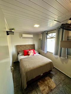 Linda e Ampla Casa Inteira Próxima ao Centro de Criciúma - 6