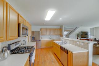 7 Mi to Downtown Baytown Spacious Home with Yard - Baytown - 3