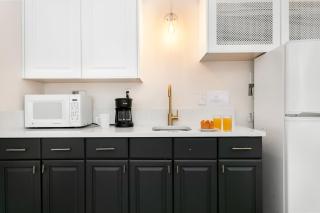 Downtown Retreat #2 - King Bed, Walk to Main, Shared Pool - 6