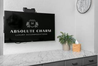 Downtown Retreat #4 - Walk to Main, Shared Pool & Hot Tub - Fredericksburg - 3