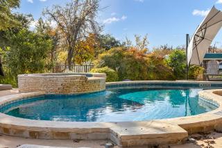 Downtown Retreat #6 - Walk to Main, Shared Pool & Hot Tub - Fredericksburg - 0
