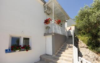 2 Bedroom Amazing Apartment In Gustirna - 5