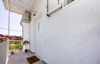 2 Bedroom Amazing Apartment In Gustirna - 4