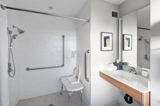Holiday Inn Hotel & Suites Surrey East - Cloverdale by IHG - Surrey - 4
