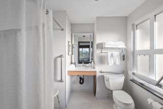 Holiday Inn Hotel & Suites Surrey East - Cloverdale by IHG - Surrey - 9