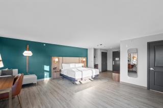Holiday Inn Hotel & Suites Surrey East - Cloverdale by IHG - Surrey - 1