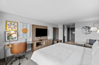Holiday Inn Hotel & Suites Surrey East - Cloverdale by IHG - Surrey - 3