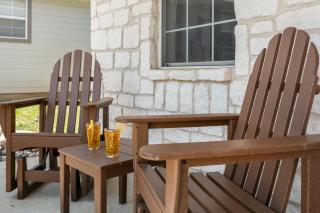Main Street Retreat #12 - King Bed, On Main St, Shared Hot Tub & Pool - 1