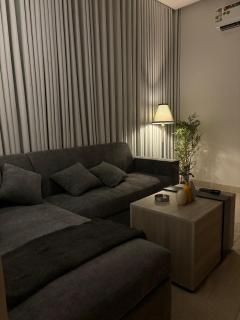 SH59, Elegant 1-Bedroom Flat with Lounge Walk to Café & Market - Dammam - 0