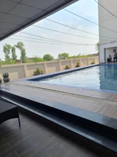 StayLux suits- 1BHK Apartment ,zameen Opal - 3