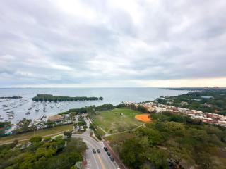 Miami top stay is nearly sold - 9