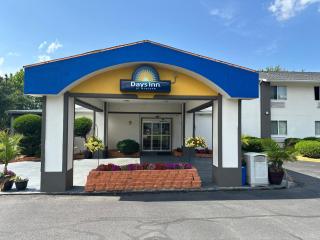 Days Inn by Wyndham Runnemede Philadelphia Area - Runnemede - 0