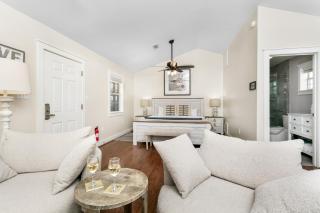 Main Street Retreat #14 - King Bed, On Main St, Shared Hot Tub & Pool - Fredericksburg - 8