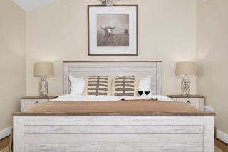 Main Street Retreat #14 - King Bed, On Main St, Shared Hot Tub & Pool - Fredericksburg - 6