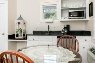 Main Street Retreat #14 - King Bed, On Main St, Shared Hot Tub & Pool - 1