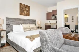 Main Street Retreat #1 - King Bed, On Main St, Shared Hot Tub & Pool - 8