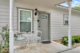 Main Street Retreat #1 - King Bed, On Main St, Shared Hot Tub & Pool - 2
