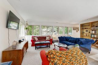 Captain's Quarters Hideaway - 9