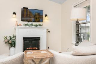 Main Street Retreat #11 - King Bed, On Main St, Shared Hot Tub & Pool - Fredericksburg - 9