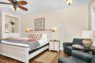 Main Street Retreat #22 - King Bed, On Main St, Shared Hot Tub & Pool - 0