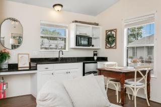 Main Street Retreat #11 - King Bed, On Main St, Shared Hot Tub & Pool - 8