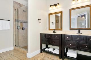 Main Street Retreat #16 - King Bed, On Main St, Shared Hot Tub & Pool - Fredericksburg - 2