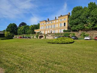 Appartement avec jardin dans un château - Lissieu - 0